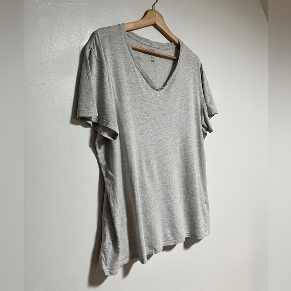 BDG Heather Gray V-Neck Standard Fit T-Shirt - Size M - Picture 4 of 7